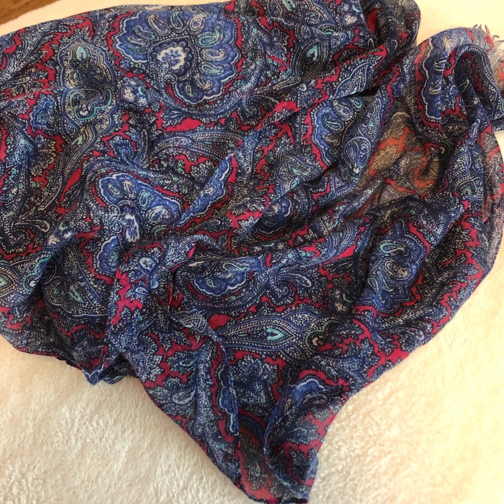 🍁 4 / $16 🍁 Blue & Pink Paisley Fashion Scarf